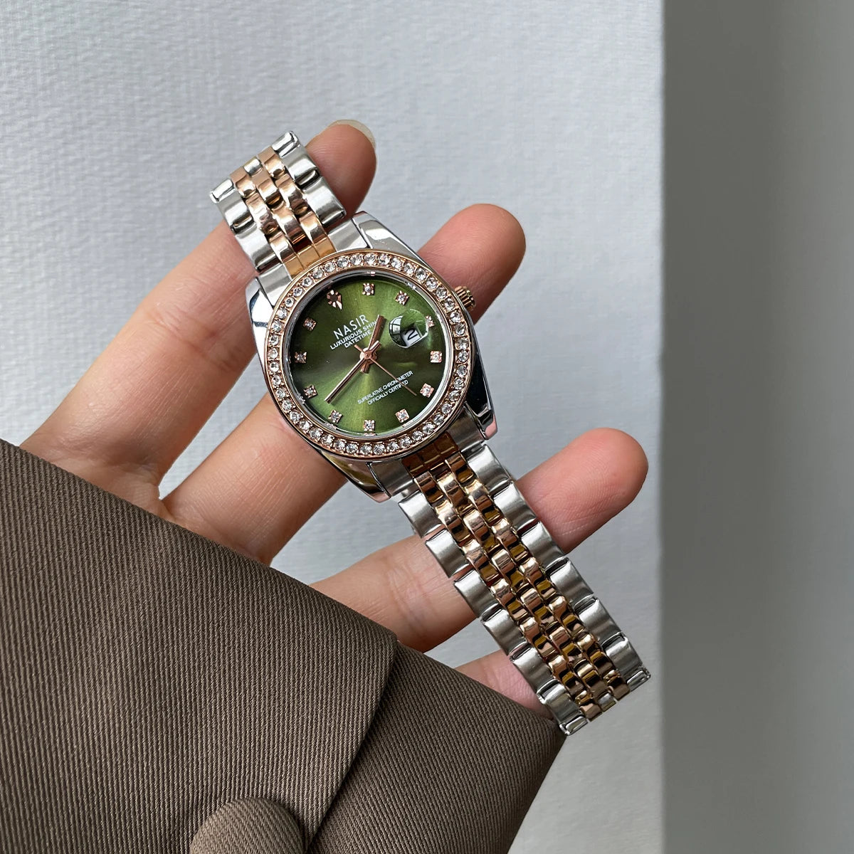 Women's high quality quartz green round face watch