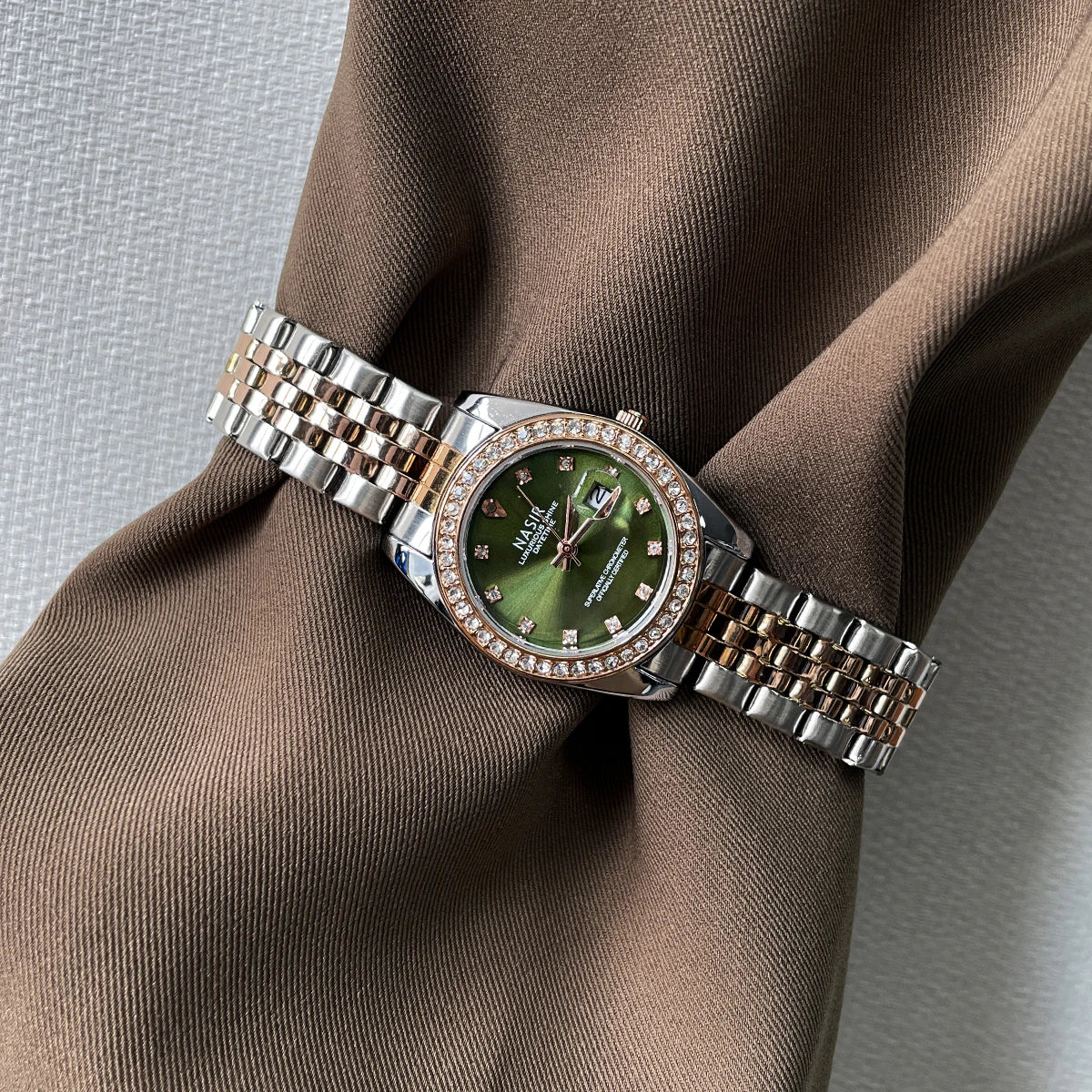 Women's high quality quartz green round face watch
