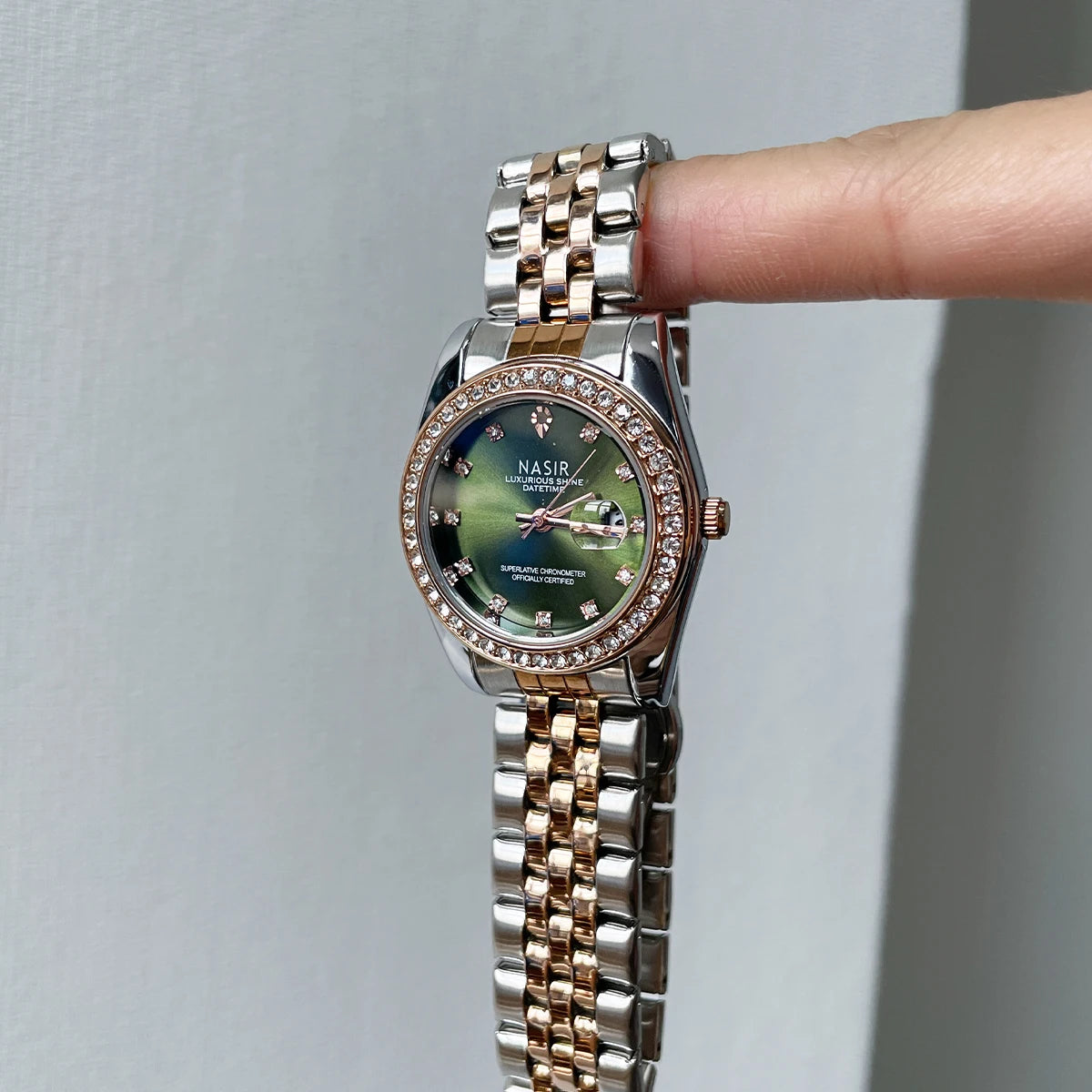 Women's high quality quartz green round face watch